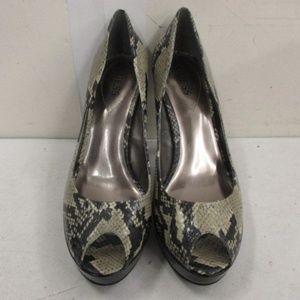SALE! NWOT Guess Peep Toe Heels